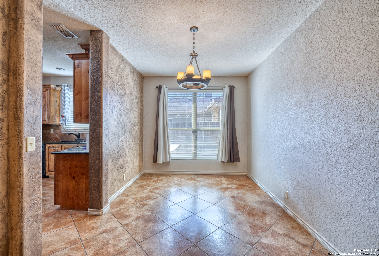 3 Briar Court Uvalde, TX 78801 - Photo 11 of 27 a very nice looking room with windows and entryway