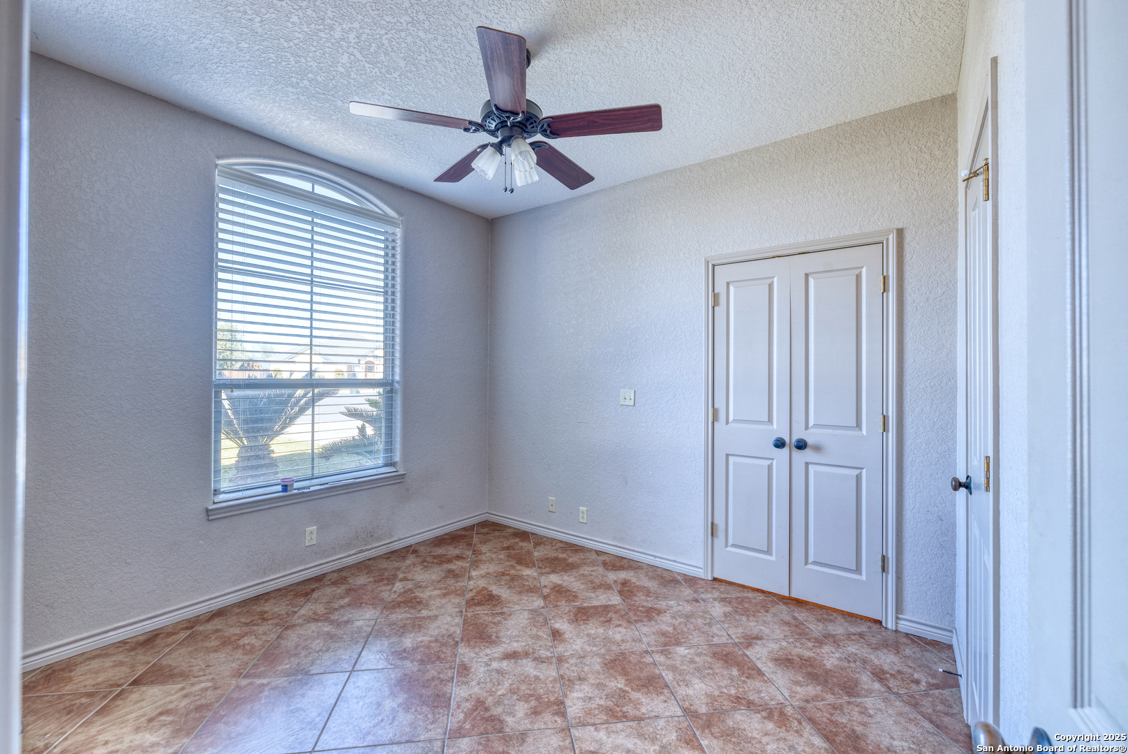 3 Briar Court Uvalde, TX 78801 - Photo 20 of 27 a view of an empty room and a window