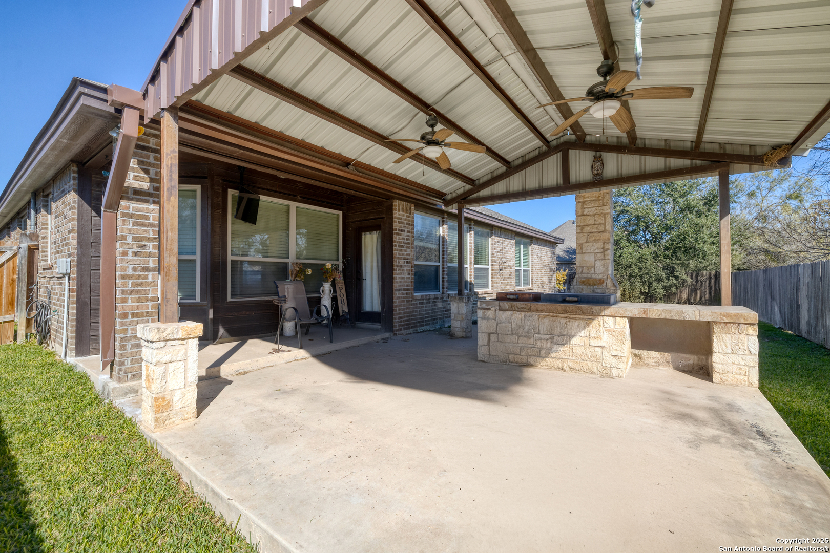 3 Briar Court Uvalde, TX 78801 - Photo 7 of 27 a view of a backyard with sitting area