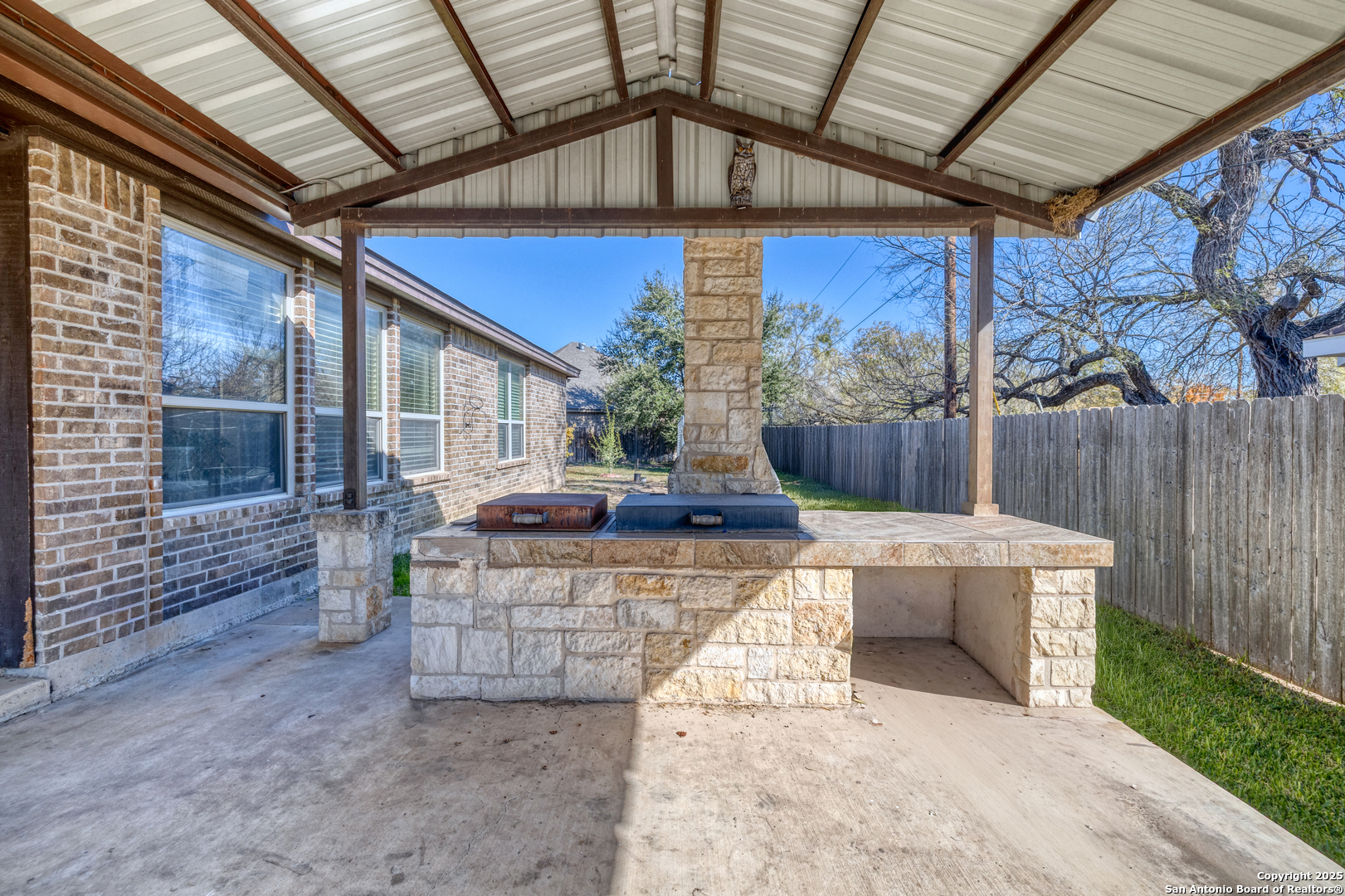 3 Briar Court Uvalde, TX 78801 - Photo 8 of 27 a view of a couches and table in the patio