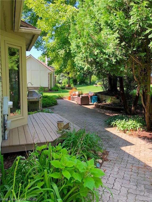 825 Augusta Drive Rochester Hills, MI 48309 - Photo 24 of 28