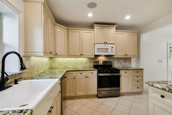 $6,500 | 2918 West Coachman Avenue, Tampa, FL 33611