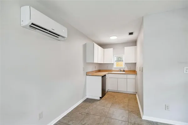 $6,500 | 2918 West Coachman Avenue, Tampa, FL 33611