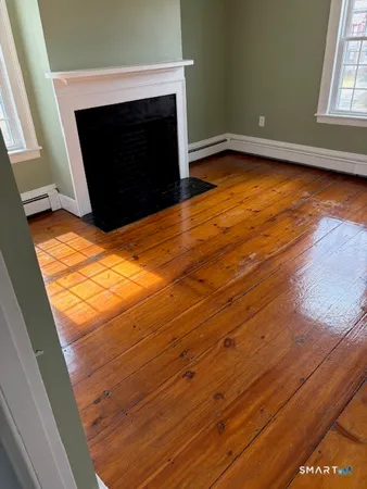 $1,100 | 916 Windsor Avenue, Unit 2W, Windsor, CT 06095