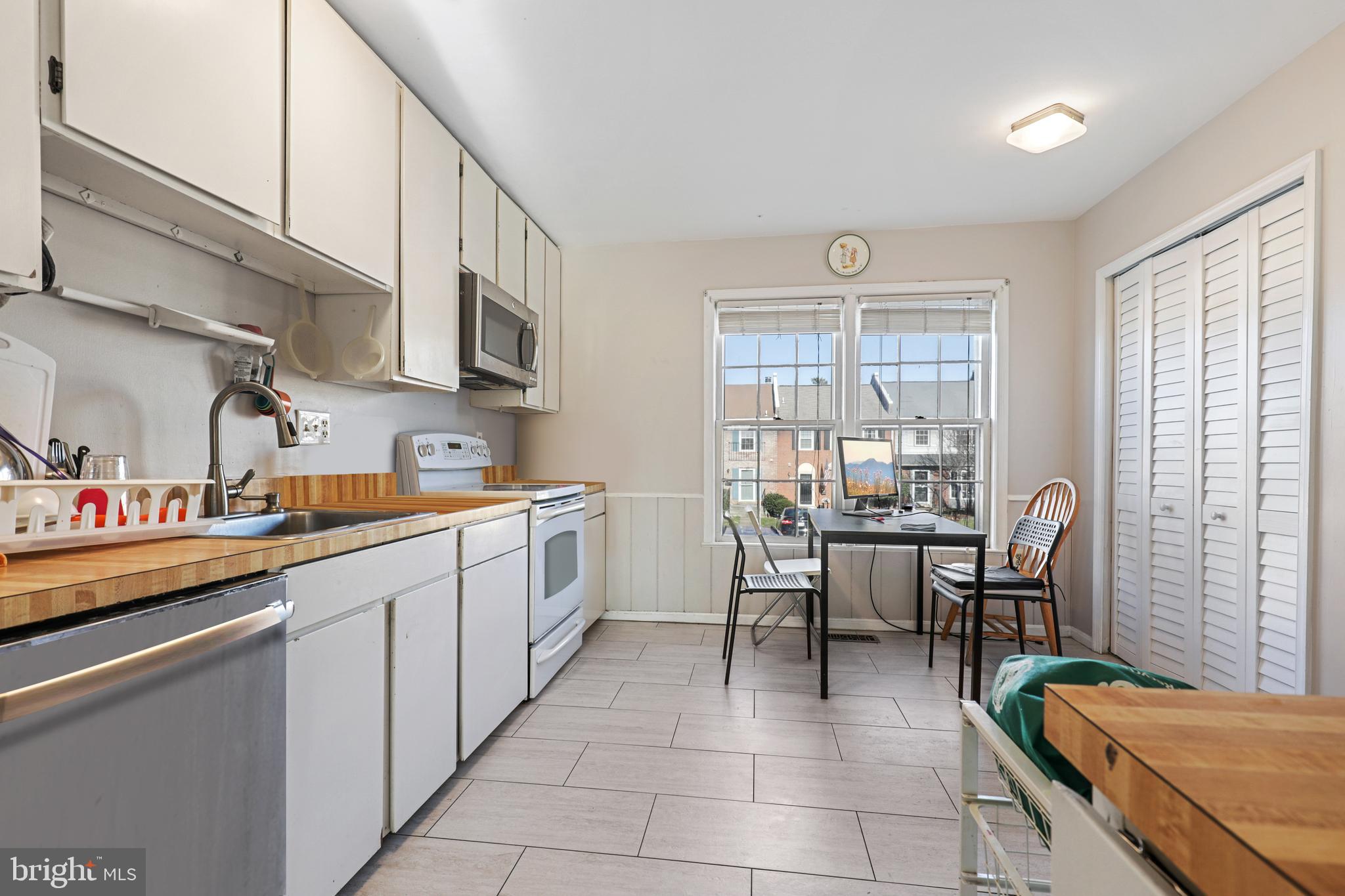 8076 Powderbrook Lane Springfield, VA 22153 - Photo 6 of 20 Gallery Image 6