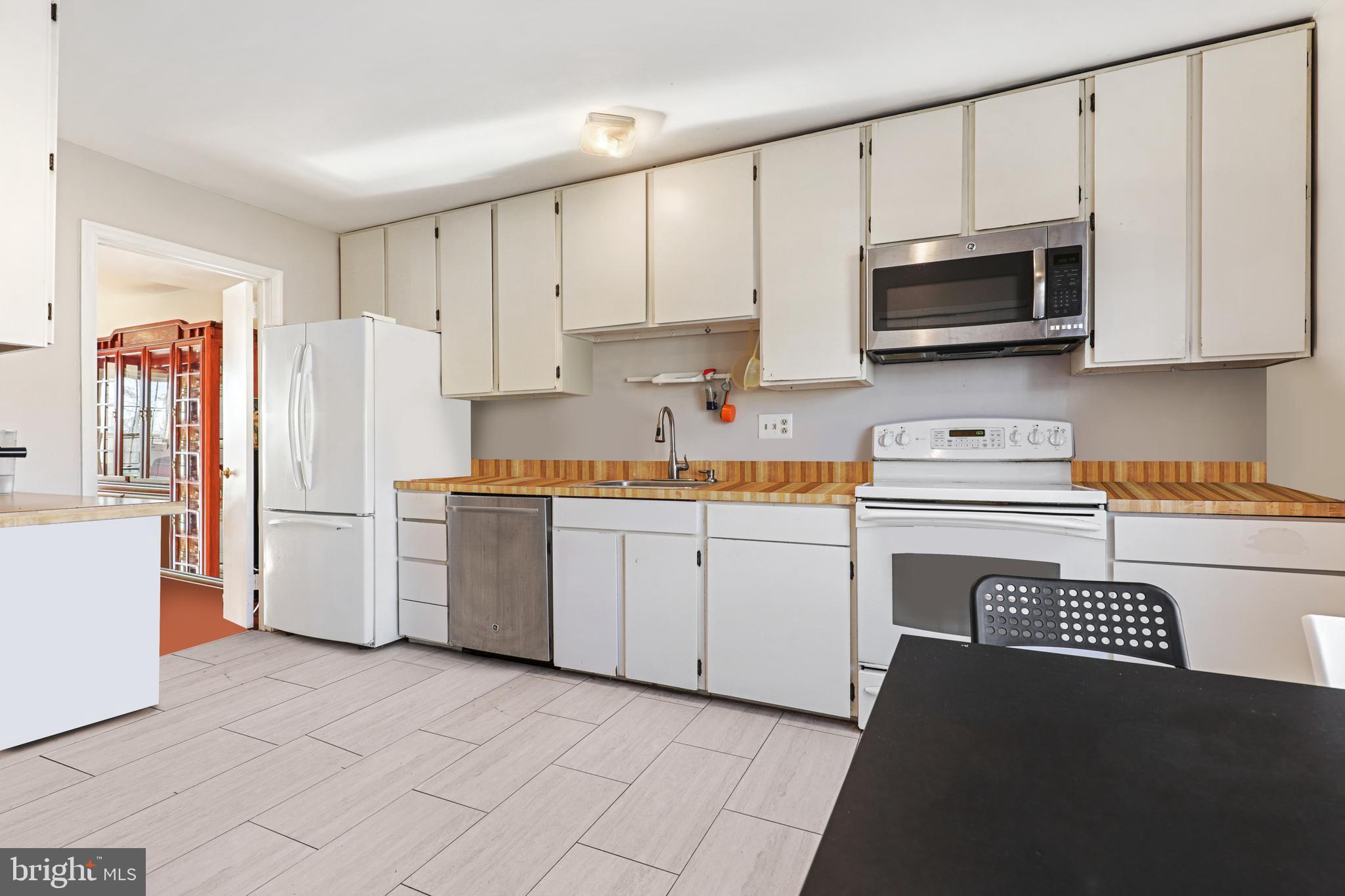 8076 Powderbrook Lane Springfield, VA 22153 - Photo 7 of 20 Gallery Image 7
