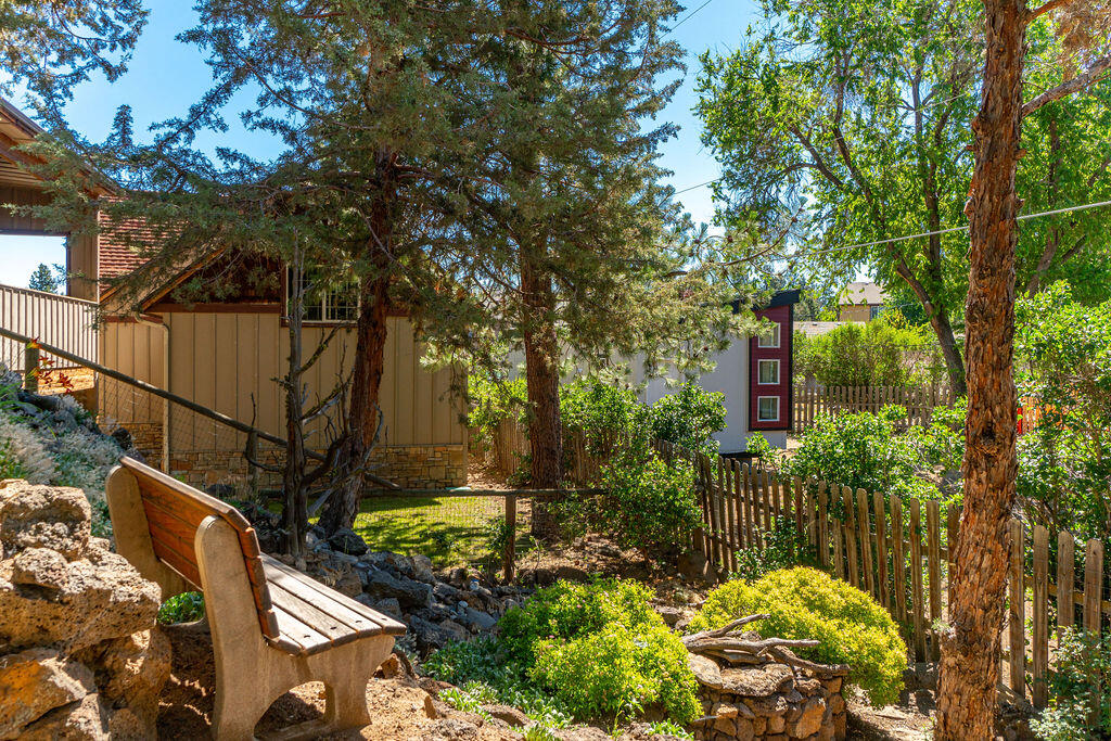 1633 Southeast Virginia Road Bend, OR 97702 - Photo 42 of 58 RileyVisuals-22