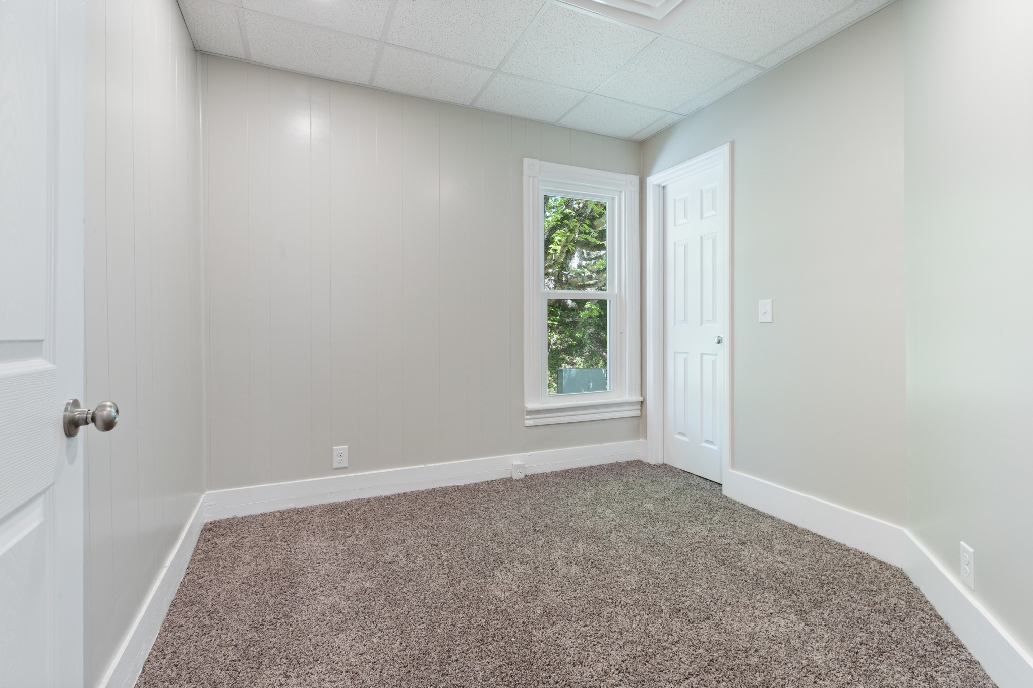 300 West Railroad Street Dickson, TN 37055 - Photo 19 of 58 an empty room with windows