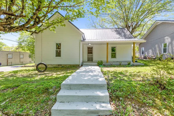 $675,000 | 300 West Railroad Street, Dickson, TN 37055