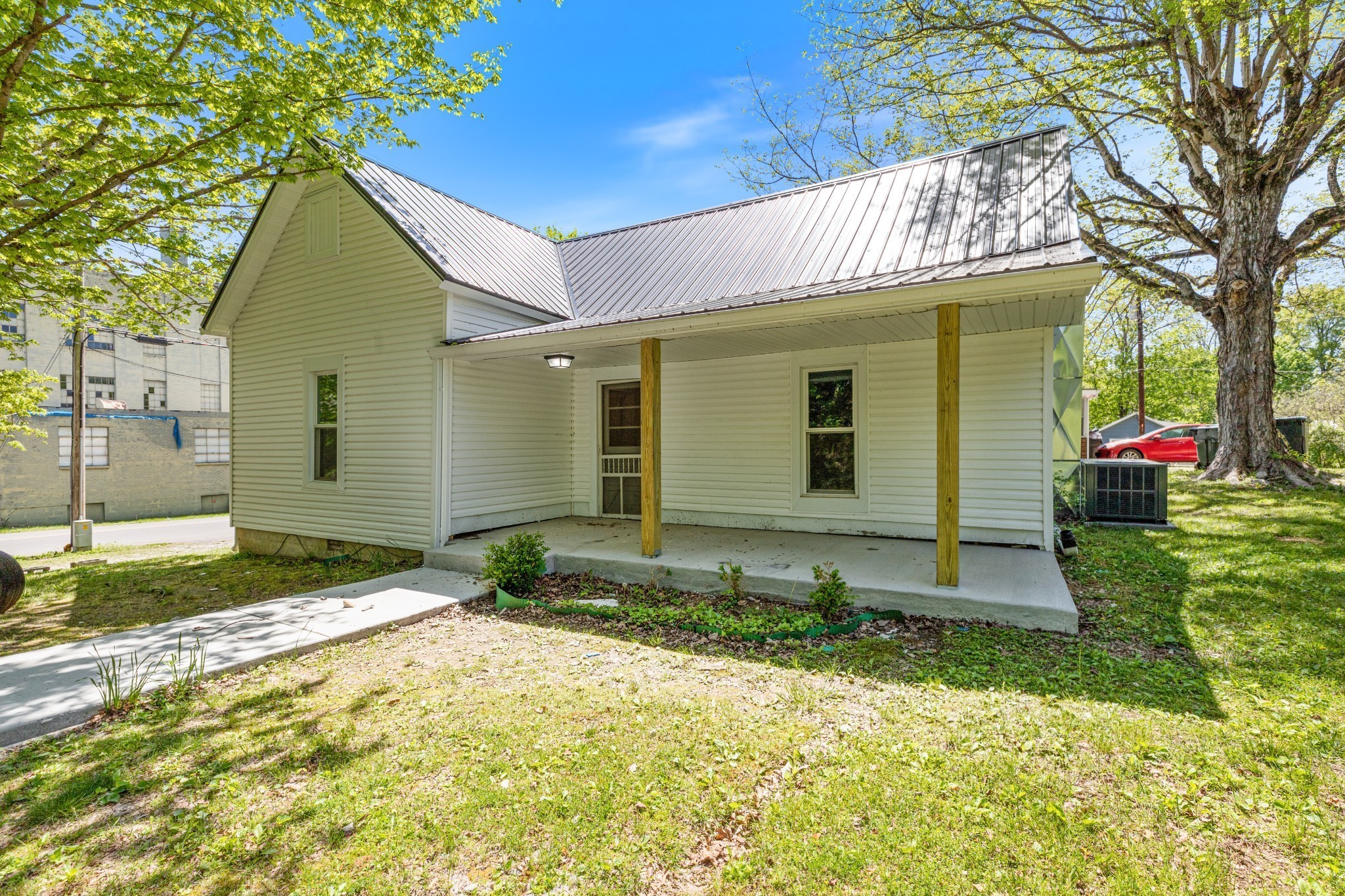 300 West Railroad Street Dickson, TN 37055 - Photo 3 of 58 a front view of a house with garden