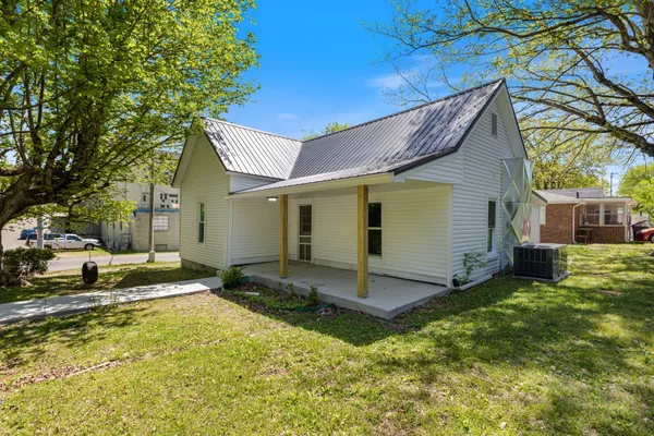 $675,000 | 300 West Railroad Street, Dickson, TN 37055