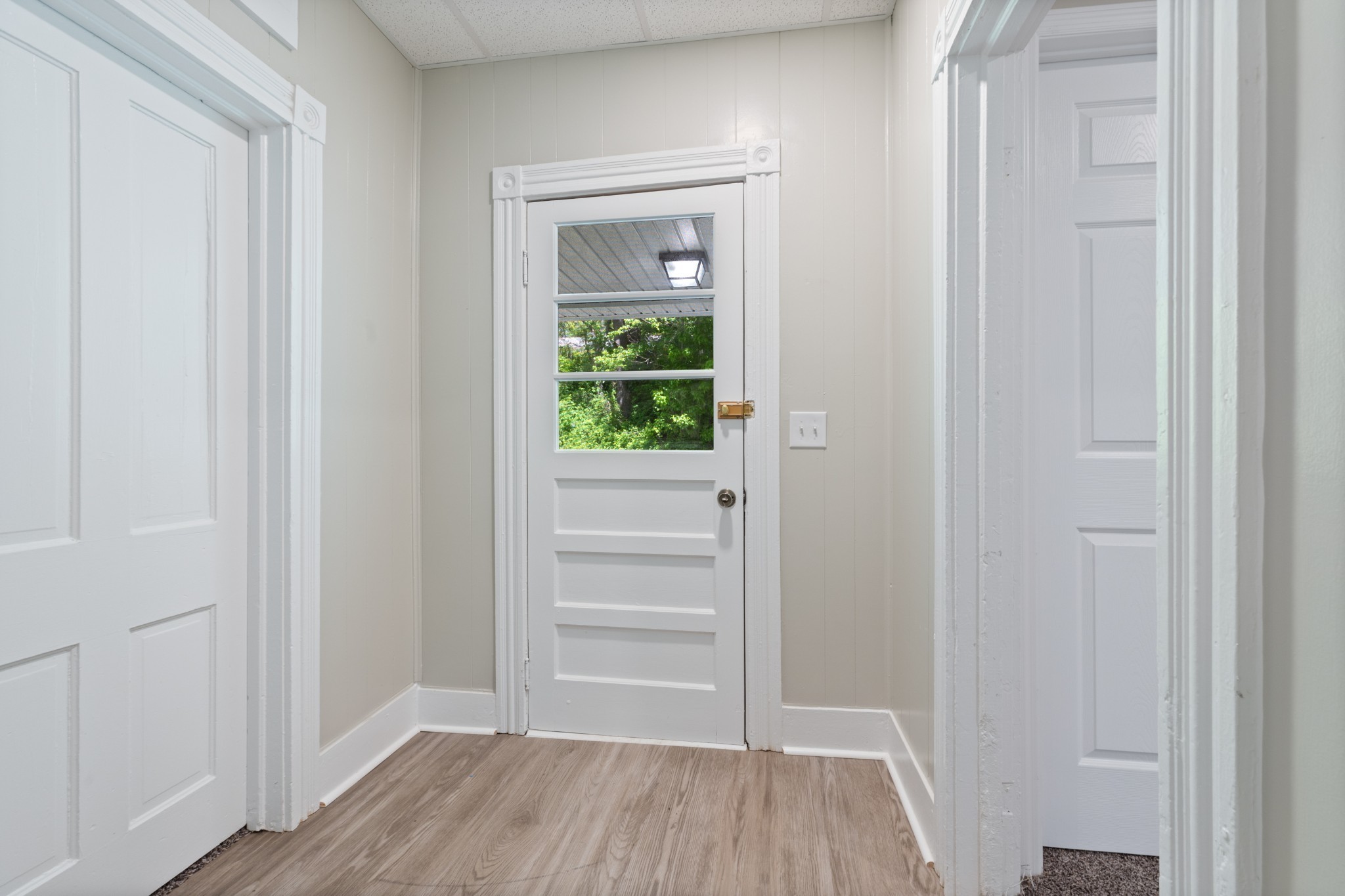 300 West Railroad Street Dickson, TN 37055 - Photo 6 of 58 a view of a hallway with wooden floor and closet