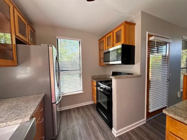 $3,600 | 2202 East Side Drive, Austin, TX 78704
