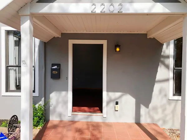 $3,600 | 2202 East Side Drive, Austin, TX 78704