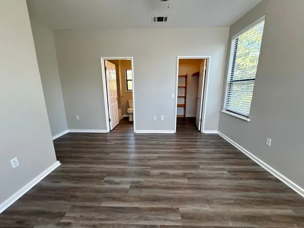 $3,600 | 2202 East Side Drive, Austin, TX 78704