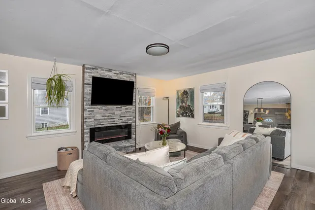 $349,900 | 2040 Arkona Court, Niskayuna, NY 12309