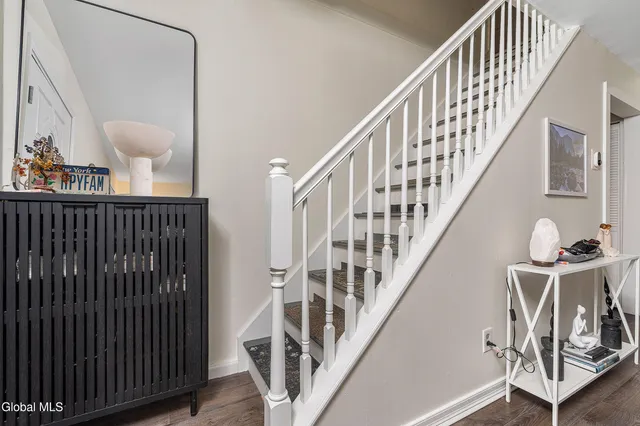 $349,900 | 2040 Arkona Court, Niskayuna, NY 12309