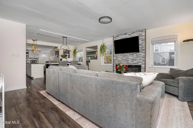 $349,900 | 2040 Arkona Court, Niskayuna, NY 12309