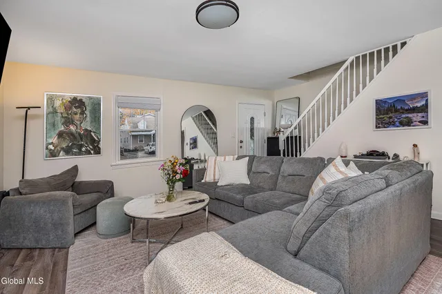 $349,900 | 2040 Arkona Court, Niskayuna, NY 12309