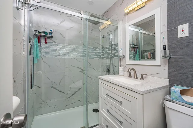 $349,900 | 2040 Arkona Court, Niskayuna, NY 12309