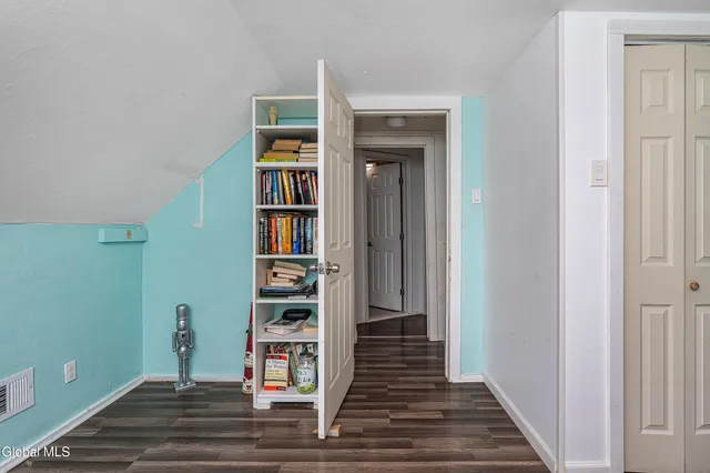 $349,900 | 2040 Arkona Court, Niskayuna, NY 12309