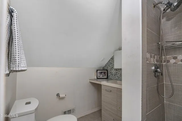 $349,900 | 2040 Arkona Court, Niskayuna, NY 12309