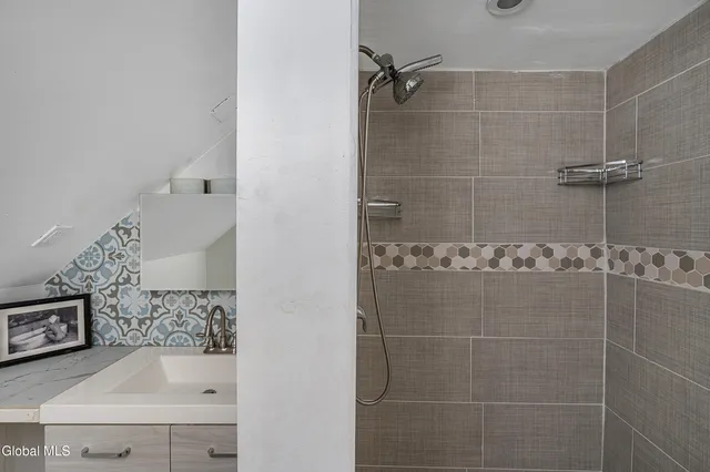 $349,900 | 2040 Arkona Court, Niskayuna, NY 12309