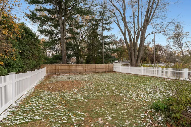 $349,900 | 2040 Arkona Court, Niskayuna, NY 12309