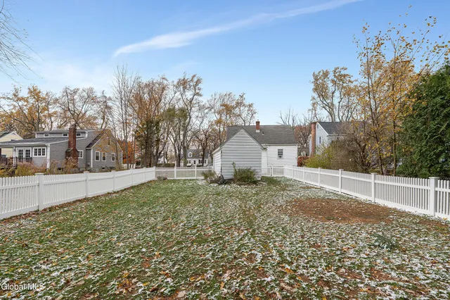 $349,900 | 2040 Arkona Court, Niskayuna, NY 12309