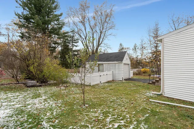 $349,900 | 2040 Arkona Court, Niskayuna, NY 12309