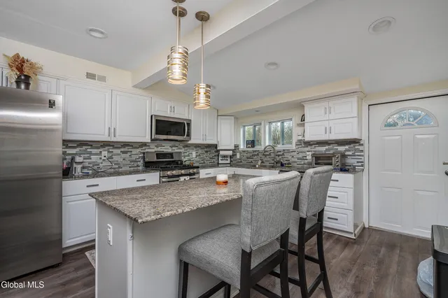 $349,900 | 2040 Arkona Court, Niskayuna, NY 12309