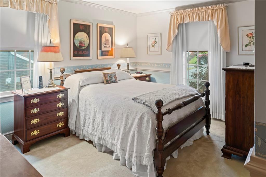 277 Foxcroft Road Pittsburgh, PA 15220 - Photo 13 of 25 Gallery Image 13