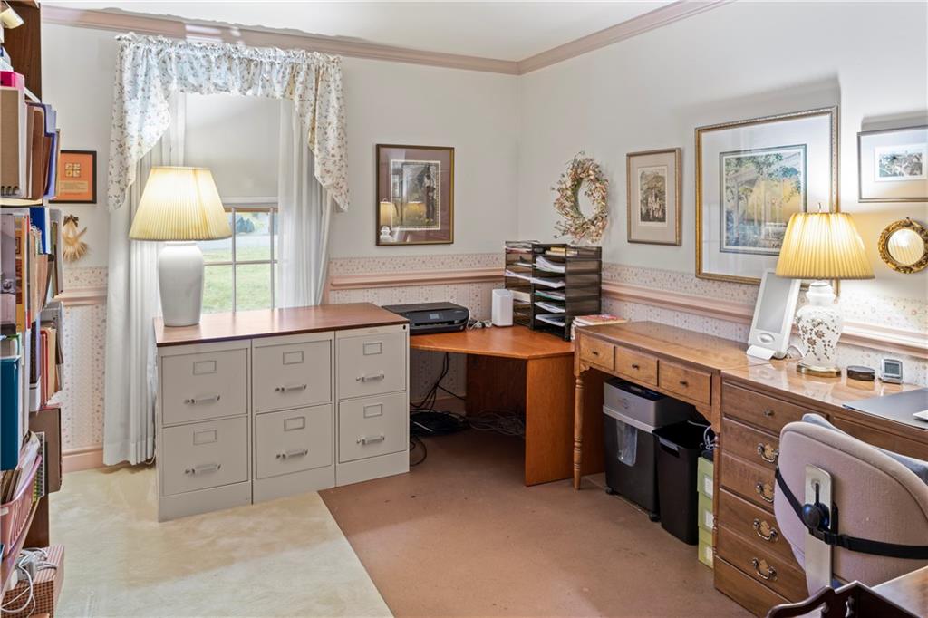 277 Foxcroft Road Pittsburgh, PA 15220 - Photo 14 of 25 Gallery Image 14