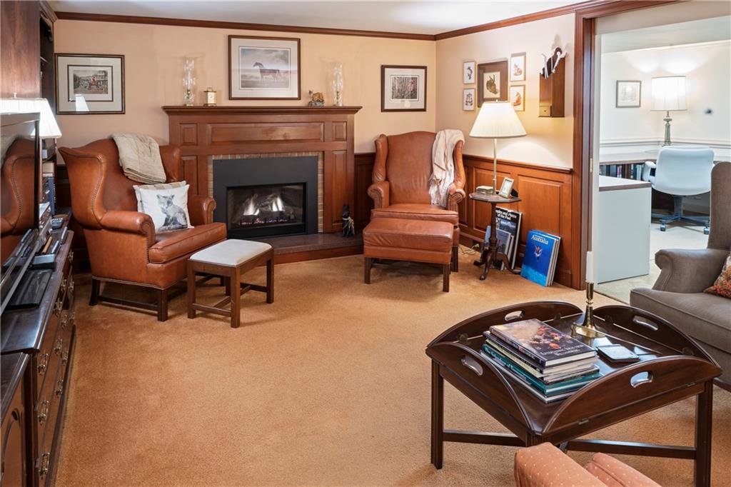 277 Foxcroft Road Pittsburgh, PA 15220 - Photo 16 of 25 Gallery Image 16
