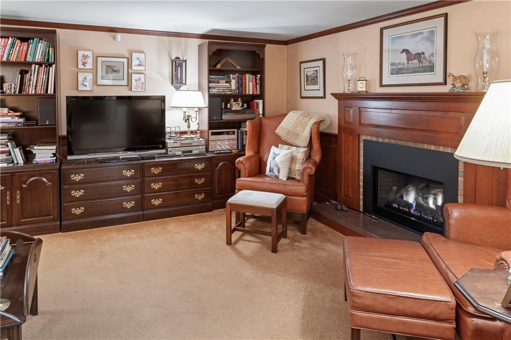 277 Foxcroft Road Pittsburgh, PA 15220 - Photo 17 of 25 Gallery Image 17