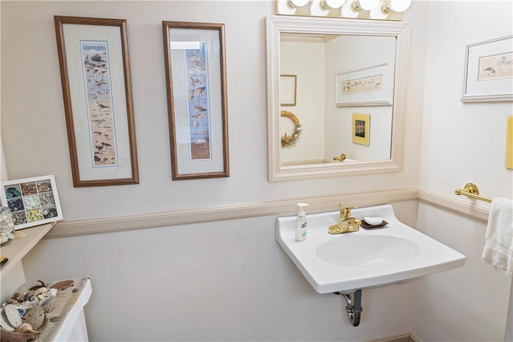 277 Foxcroft Road Pittsburgh, PA 15220 - Photo 20 of 25 Gallery Image 20