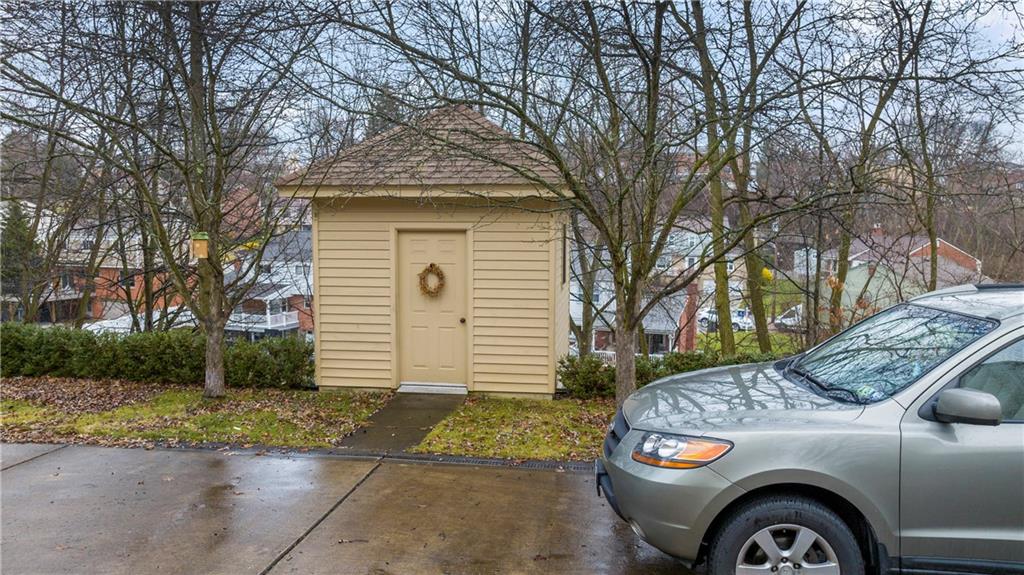 277 Foxcroft Road Pittsburgh, PA 15220 - Photo 24 of 25 Gallery Image 24