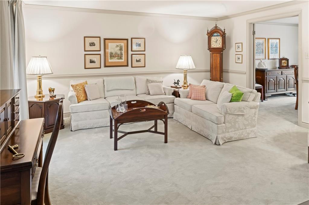 277 Foxcroft Road Pittsburgh, PA 15220 - Photo 4 of 25 Gallery Image 4