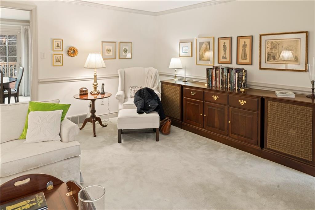 277 Foxcroft Road Pittsburgh, PA 15220 - Photo 5 of 25 Gallery Image 5