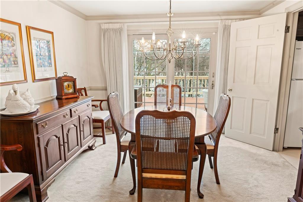 277 Foxcroft Road Pittsburgh, PA 15220 - Photo 6 of 25 Gallery Image 6
