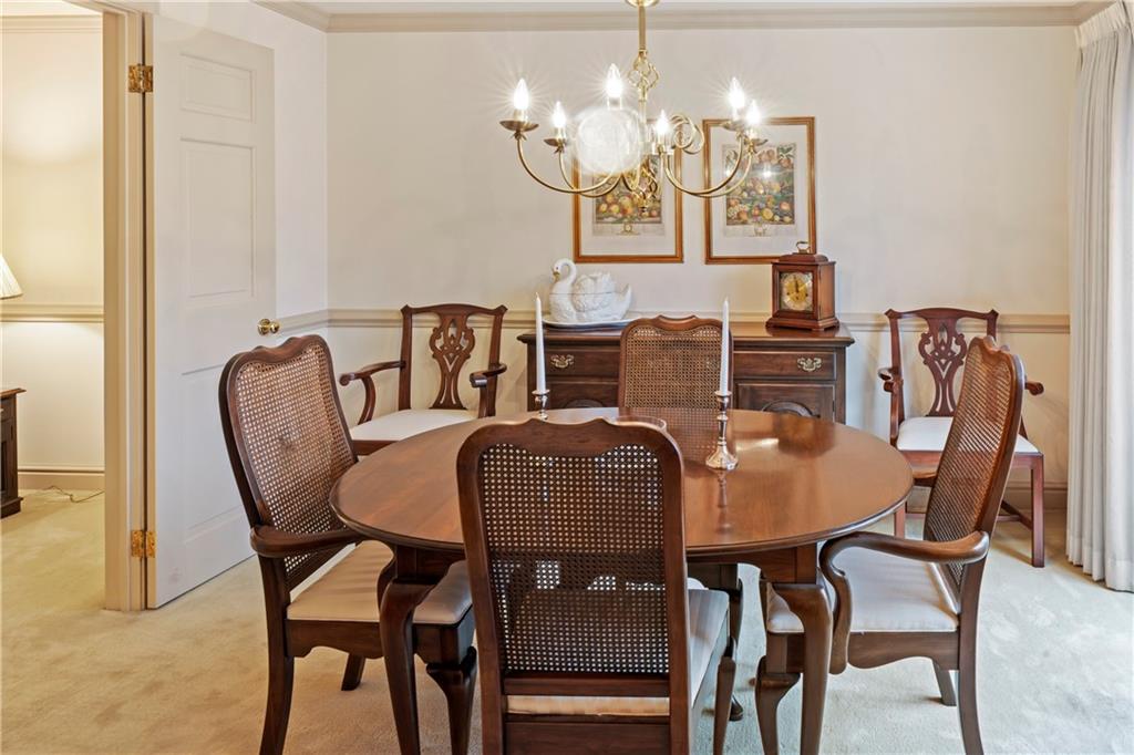 277 Foxcroft Road Pittsburgh, PA 15220 - Photo 7 of 25 Gallery Image 7