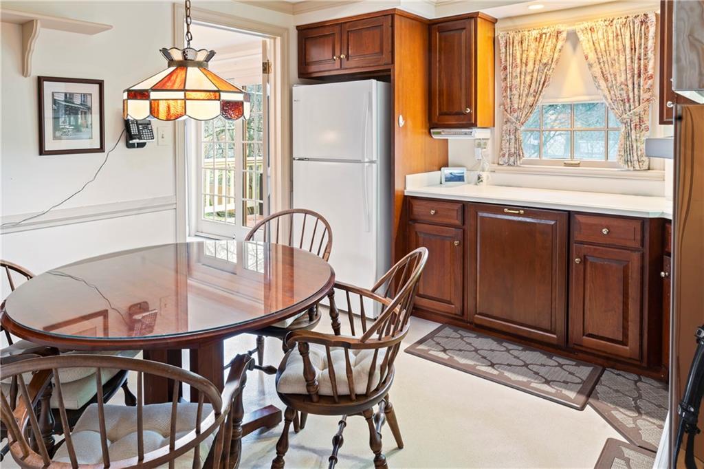 277 Foxcroft Road Pittsburgh, PA 15220 - Photo 9 of 25 Gallery Image 9