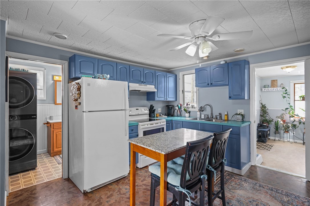 22 Harris Street Coventry, RI 02816 - Photo 11 of 38 Unit 1: Kitchen