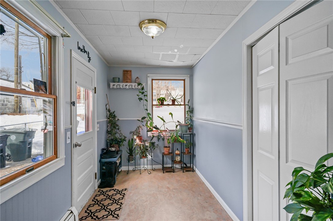 22 Harris Street Coventry, RI 02816 - Photo 13 of 38 Unit 1: Mudroom/enclosed porch