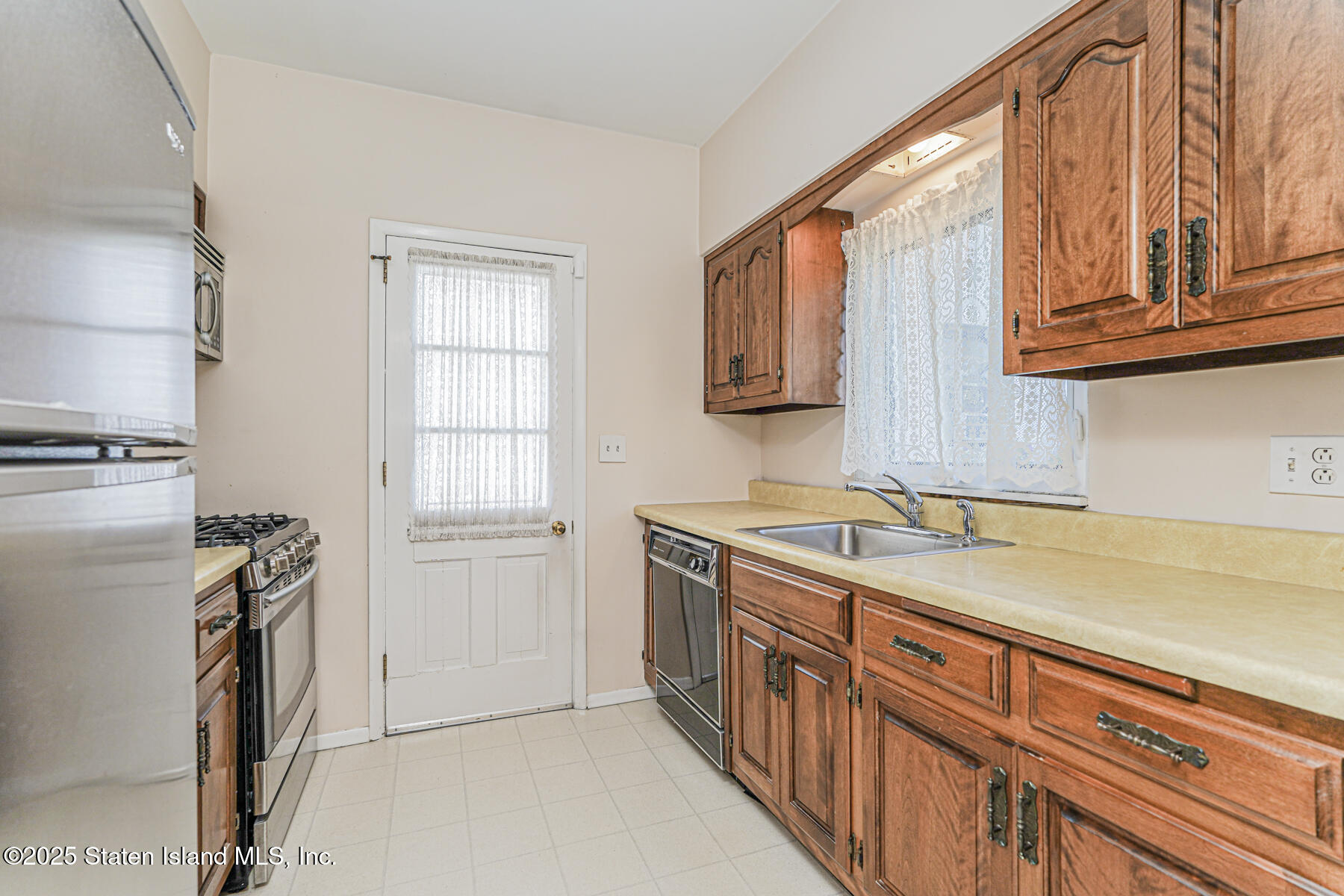 112 Windermere Road Staten Island, NY 10305 - Photo 8 of 32 a kitchen that has a sink and a stove in it