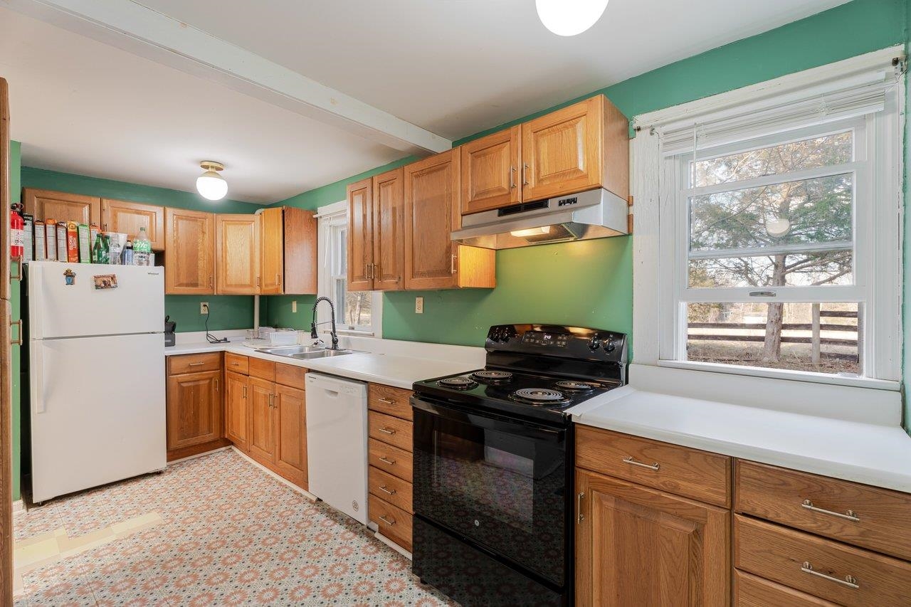 723 Sedwick Road Luray, VA 22835 - Photo 9 of 51 a kitchen with a stove a sink and a refrigerator