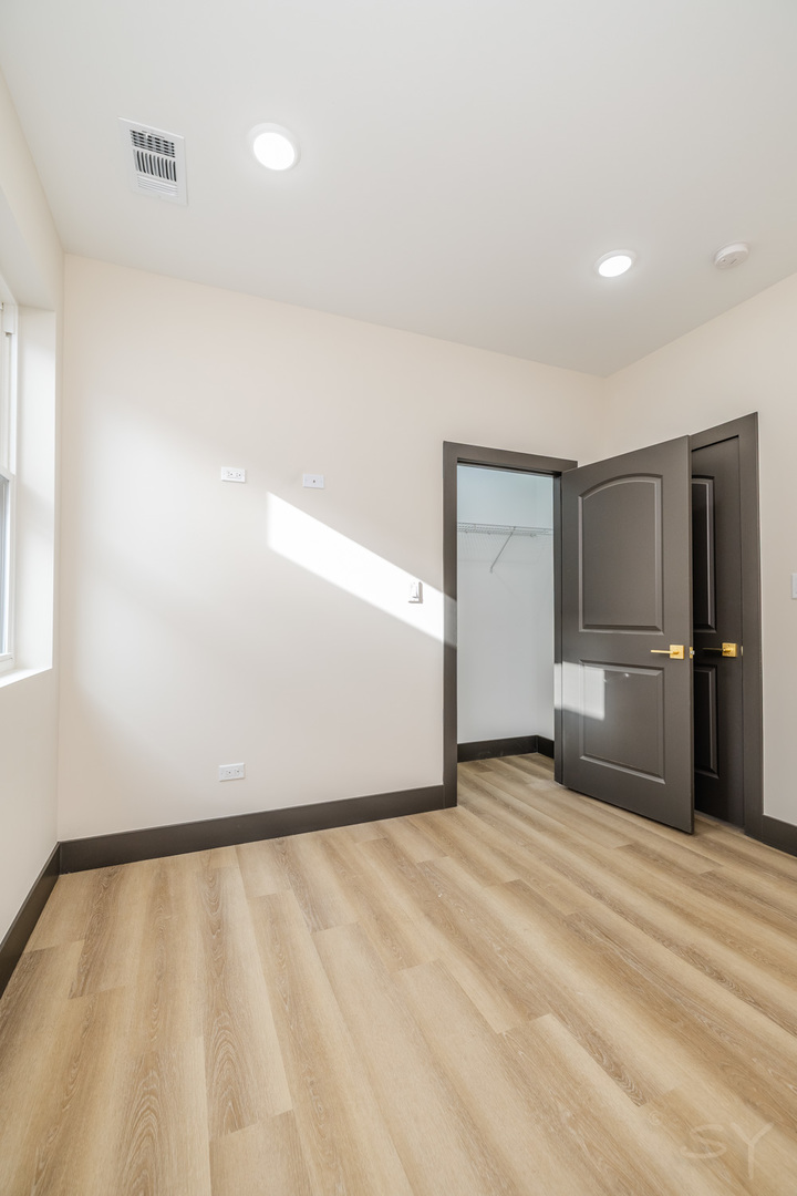 5643 South Prairie Avenue, Unit 1 Chicago, IL 60637 - Photo 12 of 15 a view of an empty room with a window