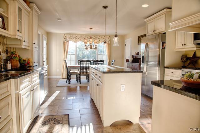 201 East Dell Road Bath, PA 18014 - Photo 3 of 20