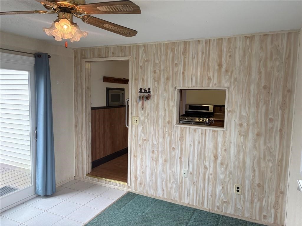 357 Chapmans Avenue Warwick, RI 02886 - Photo 17 of 24 All season room