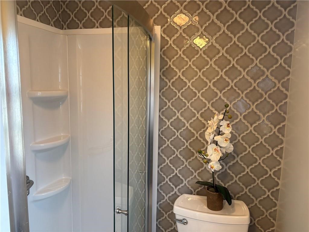 357 Chapmans Avenue Warwick, RI 02886 - Photo 20 of 24 Full Bath stand up shower